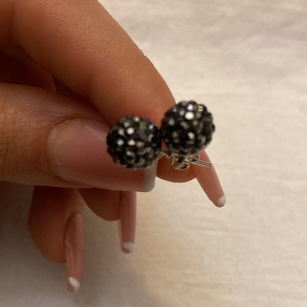 round earrings